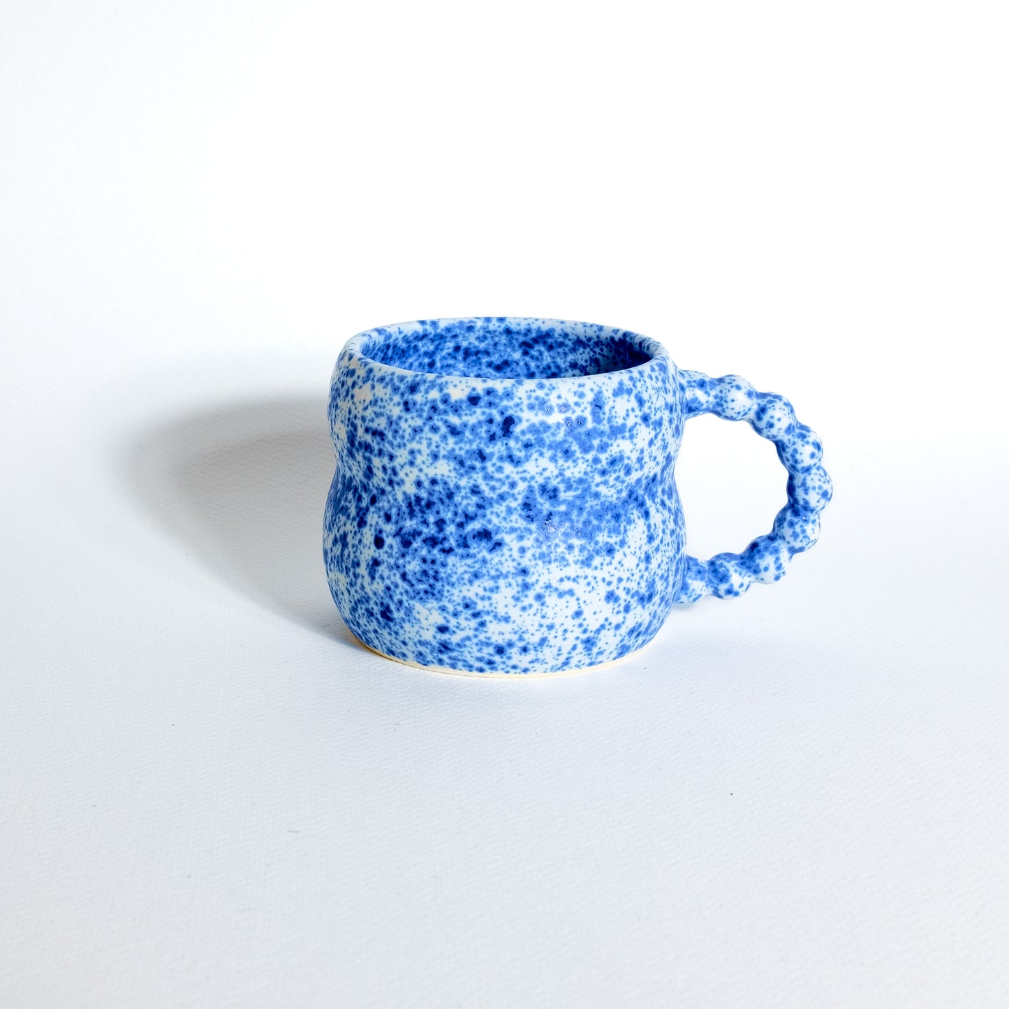 Mug with pearl handle No. 5