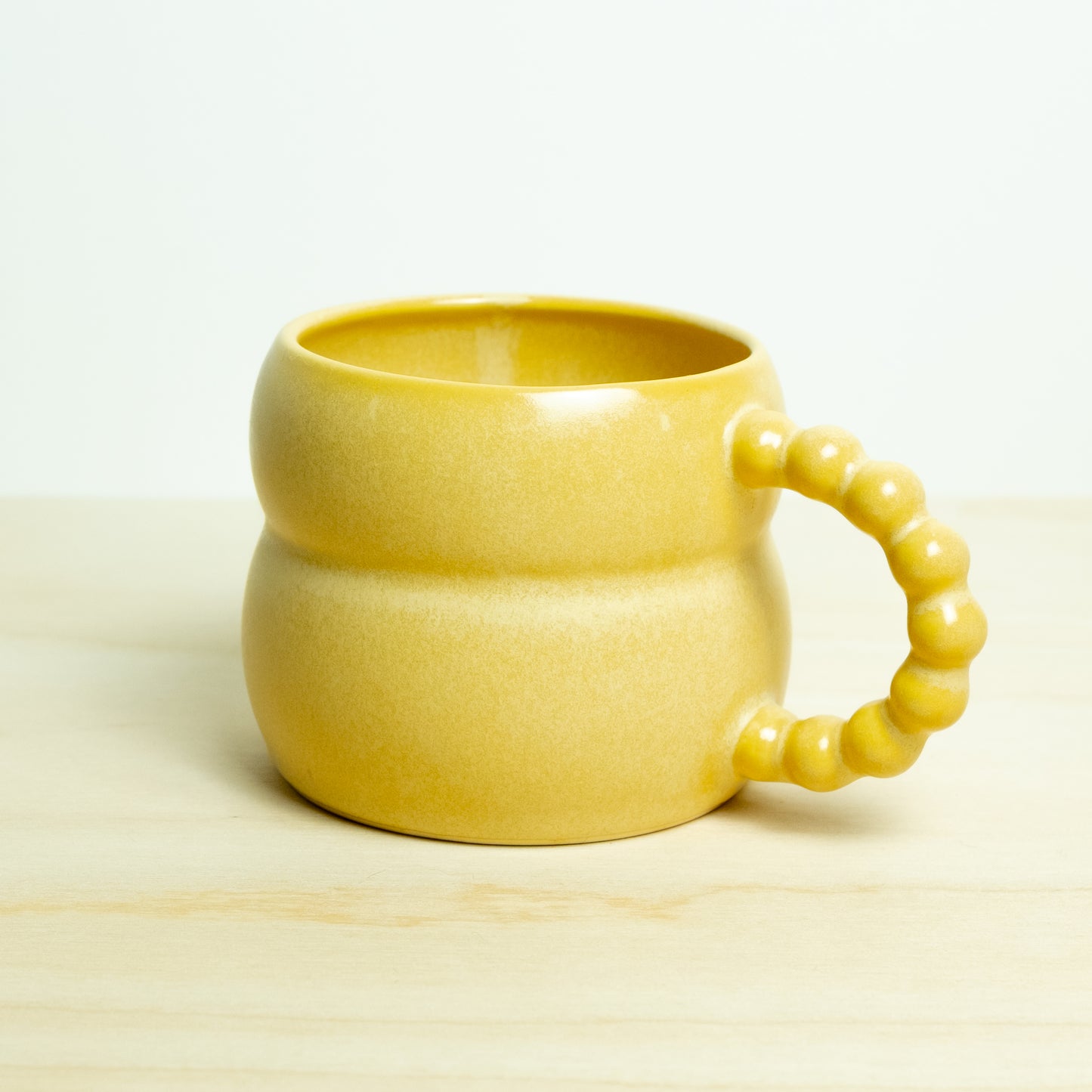 Mug with pearl handle No. 4