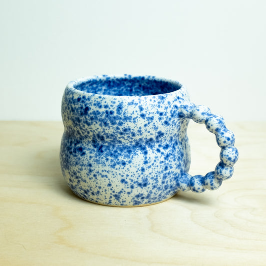 Mug with pearl handle No. 5