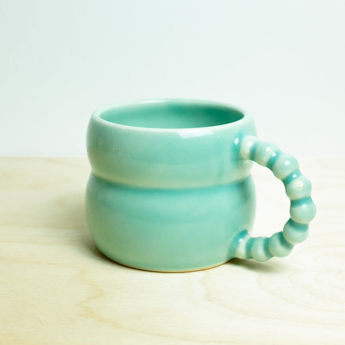 Mug with pearl handle No. 8